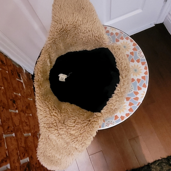 GAP Kids Tapper Winter Hat - Picture 7 of 8